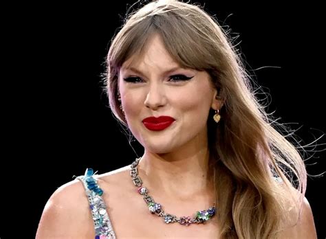 taylor swift height  weight age net worth career