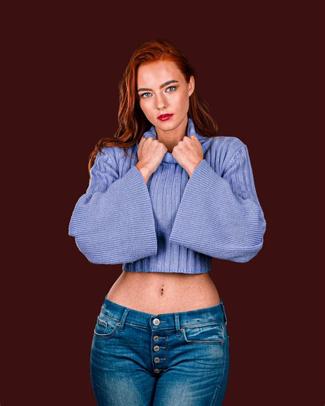 she look so good : r/halcybella_fans