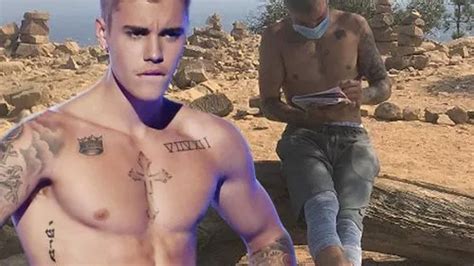 naked justin biebers full frontal   chaos  fans