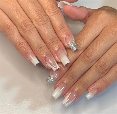 Unha Branca Com Francesinha E Glitter - UNHA - FRANCESINHA COM GLITTER | Unha pra noiva, Unhas brancas com ...