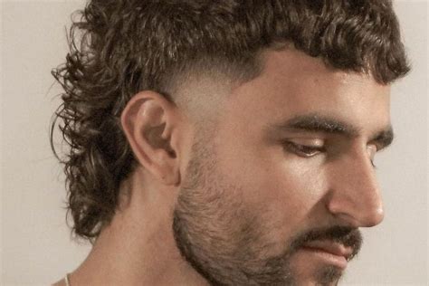 rekomendasi potongan mullet gaya rambut  tengah populer