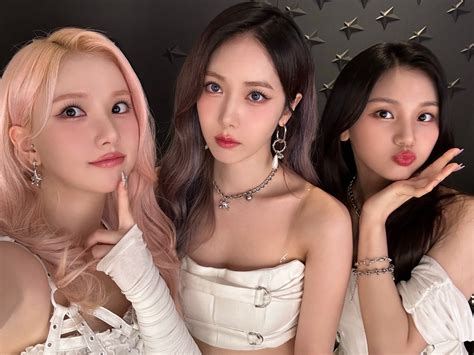 240331 VIVIZ Twitter Update | kpopping