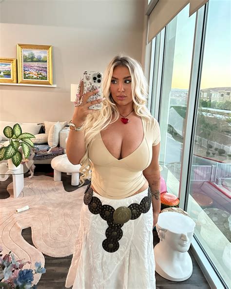 Taya Christian 👩🏼‍🔬 | Walker Texas Knockers 50 days 50 fits links in