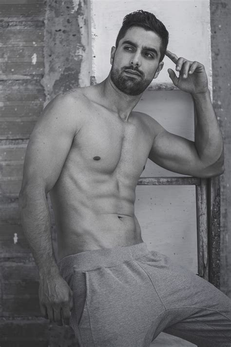 Juan David Echeverri inaugura la sección masculina en BajoLente | MiOriente