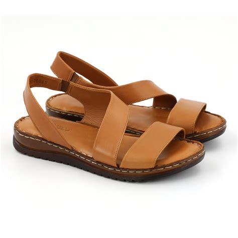 Купить Женские сандалии Clarks, цвет коньячный, арт: 22203085, цена от ...