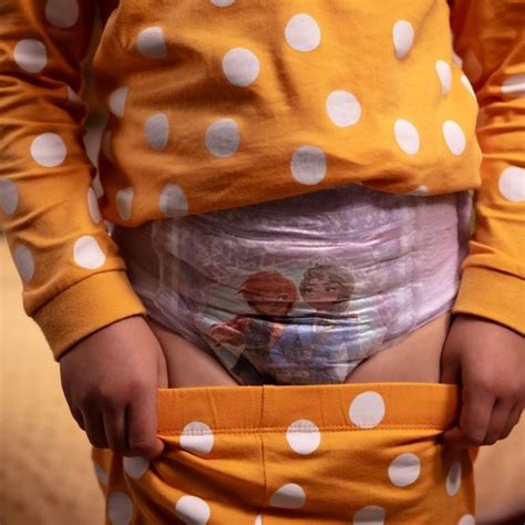 DryNites® Pyjama Pants For Girls Age 3-4 | Huggies®