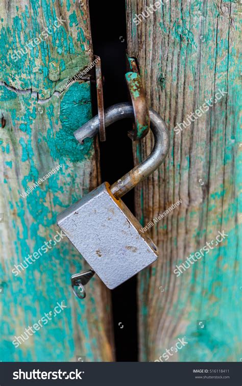 Padlock On Door Stock Photo 516118411 - Shutterstock