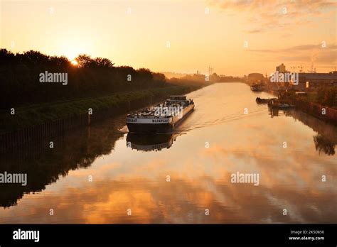 Ship canal basin hi-res stock photography and images - Alamy
