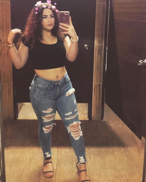 My thick girlfriend in some jeans 🥵🥵 | Scrolller