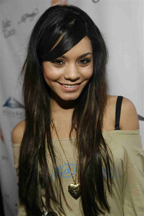 Vanessa Hudgens Height, Weight, Bra, Bio, Figure Size | HeightBra.Com