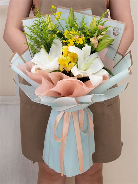 Amber Bloom -White Lily & Alstroemeria Hand Bouquet – Flower Sugar