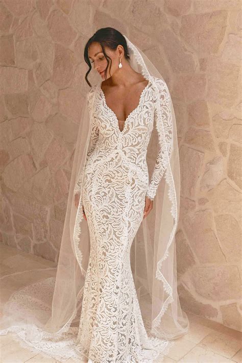 Lace Dress For Wedding: Tôn Vinh Vẻ Đẹp Thanh Lịch Trong Ngày Trọng Đại