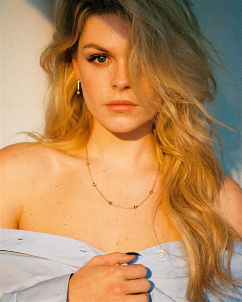 Davina Michelle - България