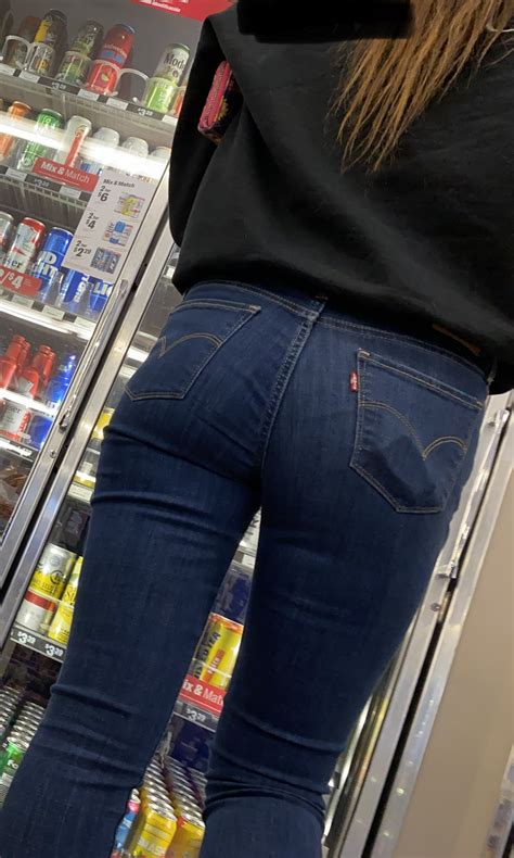 Nicest Ass in Jeans I’ve Ever Captured In The Wild! Tight Dark Levi’s