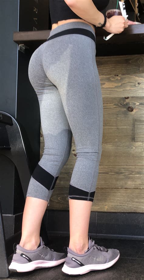 Fit girl tight ass in grey leggings - Spandex, Leggings & Yoga Pants