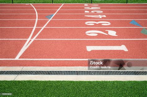 lintasan lari trek  lapangan  garis start lintasan atletik foto