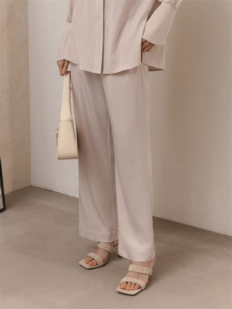Прямые брюки с резинкой на талии :: LICHI - Online fashion store