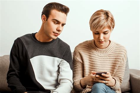 spying   phone  ways     ipvanish