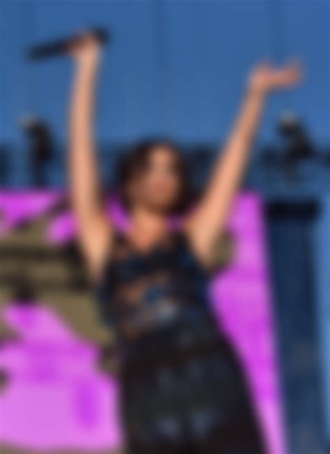 Dua Lipa : CelebrityArmpits