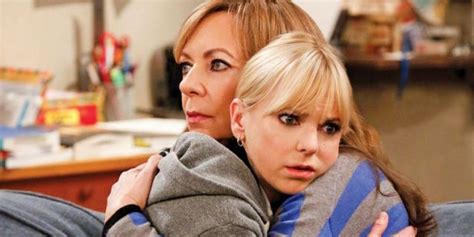 mom stars reunion image   sitcom premieres  anniversary