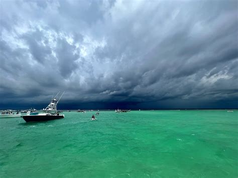 alexia🌻 on Twitter: "this is so eerie 😳 https://t.co/dtOwmRRz5O" / Twitter