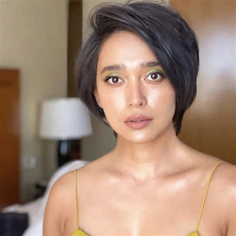 radhika apte  deepika padukone bollywood actors  candidly