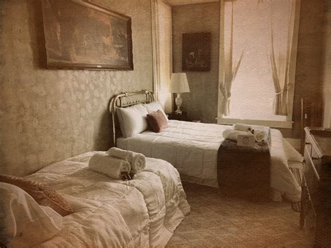 Stepmom Shared My Hotel Bed: This Is What Therapists Say Image 7