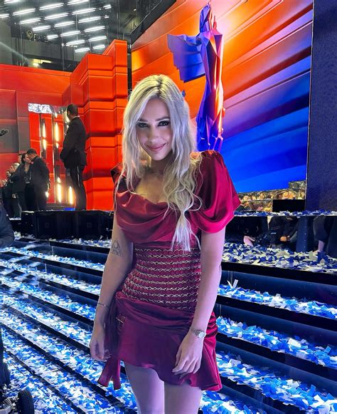 Alanah Pearce | #spidergwen cosplay, anyone!?!)!? 🎥 @shotbyfinnegan