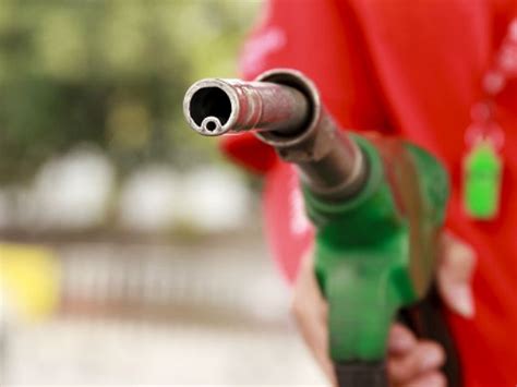 15 Car Mileage Tips: How To Improve A Car's Mileage - DriveSpark