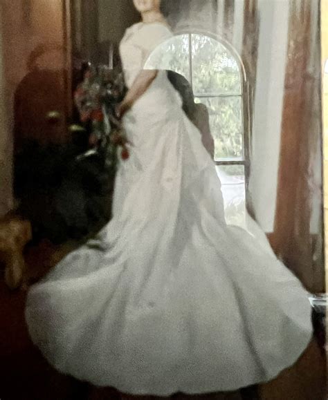 Off White Wedding Dress with detachable train and sle… - Gem