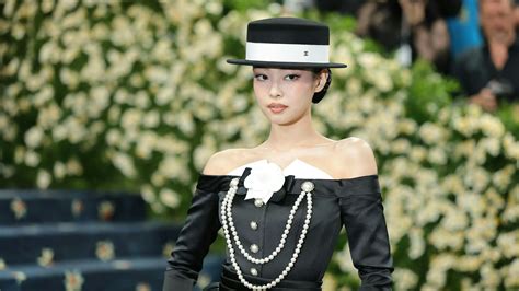 Blackpink's Jennie Rocks a Chanel Tuxedo-Like Outfit at the 2025 Met Gala