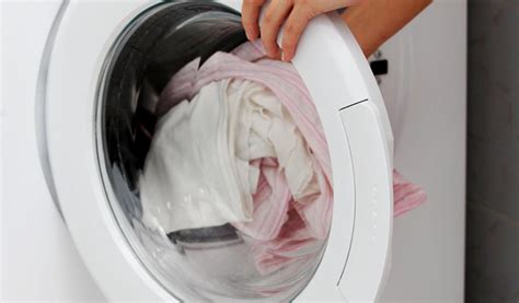 Washing clothes releases thousands of microplastic particles into ...