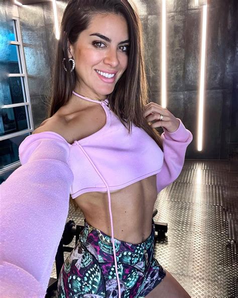 Top 20 hot Brazilian girls to follow in 2022