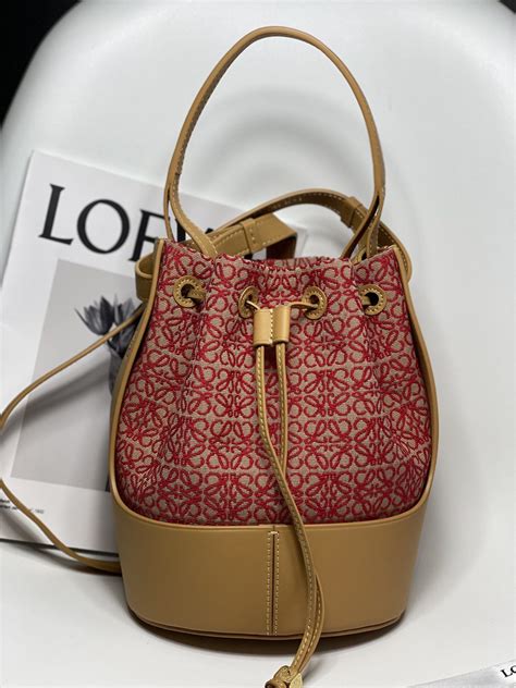 Сумка Loewe - купить с доставкой по выгодным ценам в интернет-магазине ...
