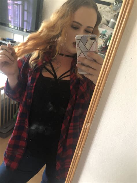 🥰 Watch Free Onlyfans Photos and Videos of Tattooed Beaut $$ on FansFan! 💝