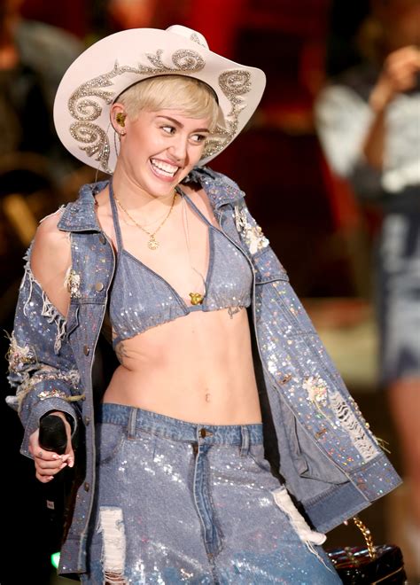 5 Reasons Miley Cyrus Should Transition to Country Music — VIDEO