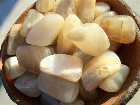 moonstone healing properties correspondences  meanings