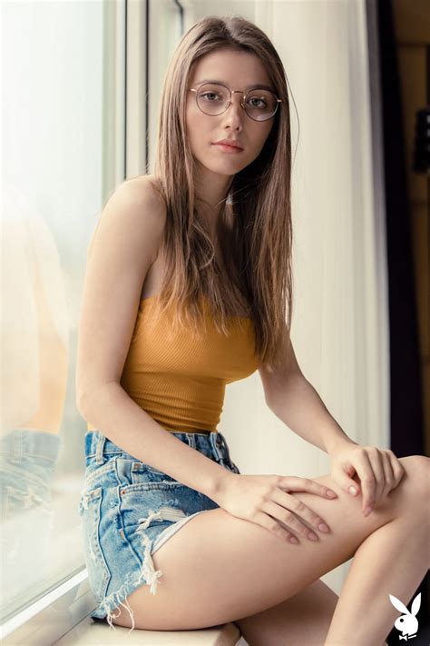Η Mila Azul, σε νέα φωτογράφιση και βίντεο, για το Playboy! | KoUrSaRoS.net