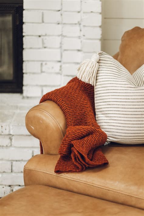 Tasteful and Minimal Fall Decor Ideas - Full Hearted Home
