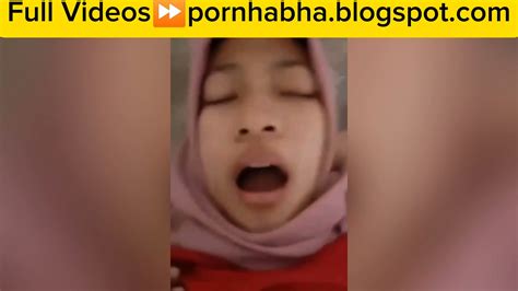 Remaja Jilbab Tanpa Baju Celana Omek di Semak-Semak Tersembunyi