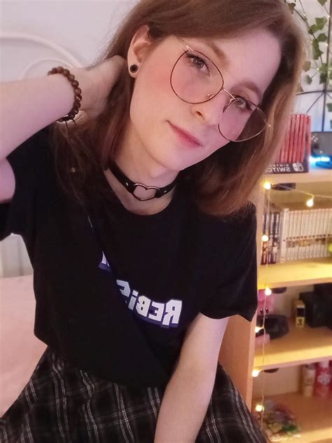 Who want to go out with a cute femboy? 🥰 : r/androgyny