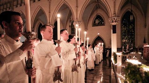 What is an acolyte in the Catholic Church? --Aleteia