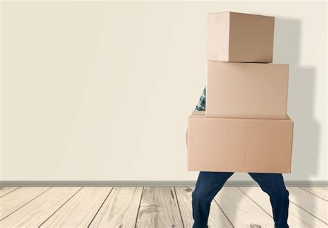 Premium Photo | Deliveryman