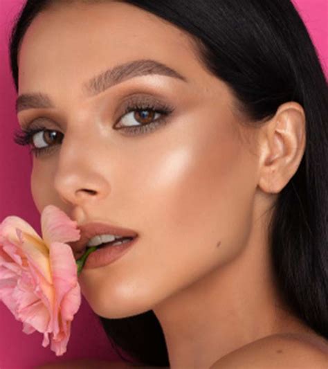 Gold Highlight Makeup