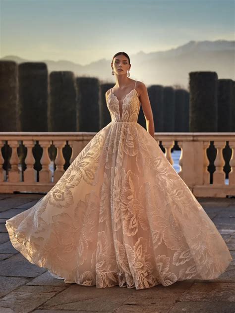 Vestidos de novia de color beige, el gran sustituto del riguroso blanco ...