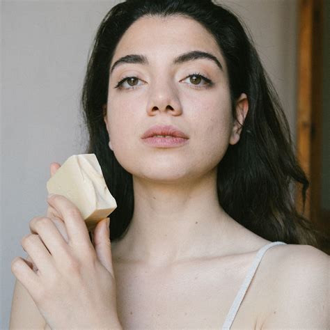 Perfume sólido: la guía para hacer el tuyo con vaselina ¡fácil y rápido