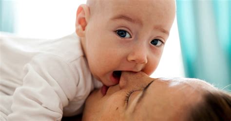 How to Stop Baby From Biting While Nursing - Moms & Experts Weigh In