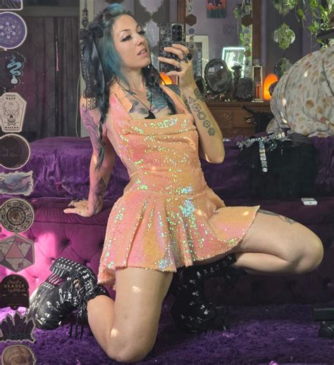 Holly Borealis (@hollyborealis) • Instagram photos and videos