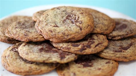 Thin Chocolate Chip Cookies Like PROFESSIONAL quality—easily made at home!