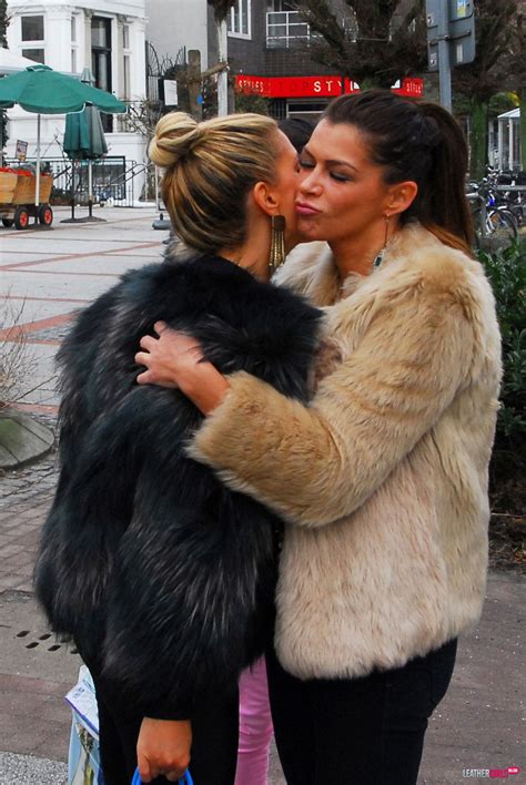 Pin von Dfrost auf Fur Coats 2 | Fuchspelz, Pelz, Farben mischen